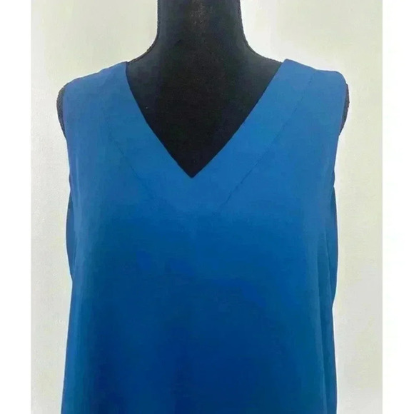 Lilly Pulitzer Florin Sleeveless V-Neck Top Navy Size Small - Picture 2 of 7